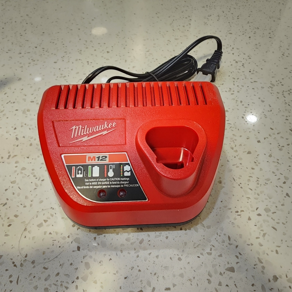 Milwaukee Tool M12 12V Lithium-Ion Battery Charger